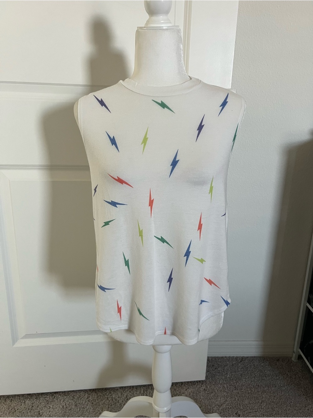 EUC White Sleeveless Tank Top with Multicolor Lightning Bolt Print Medium